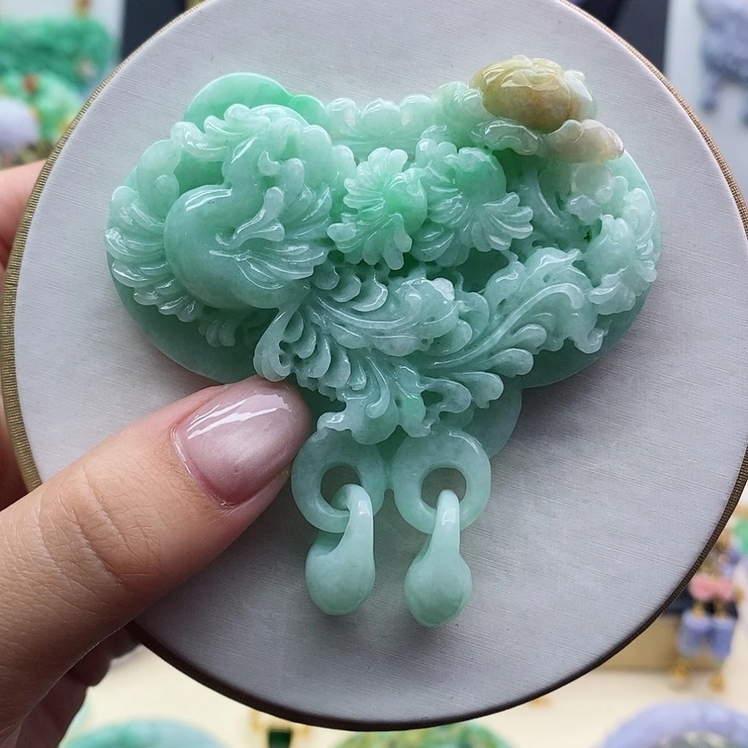翡翠未镶嵌吊坠(赠链)