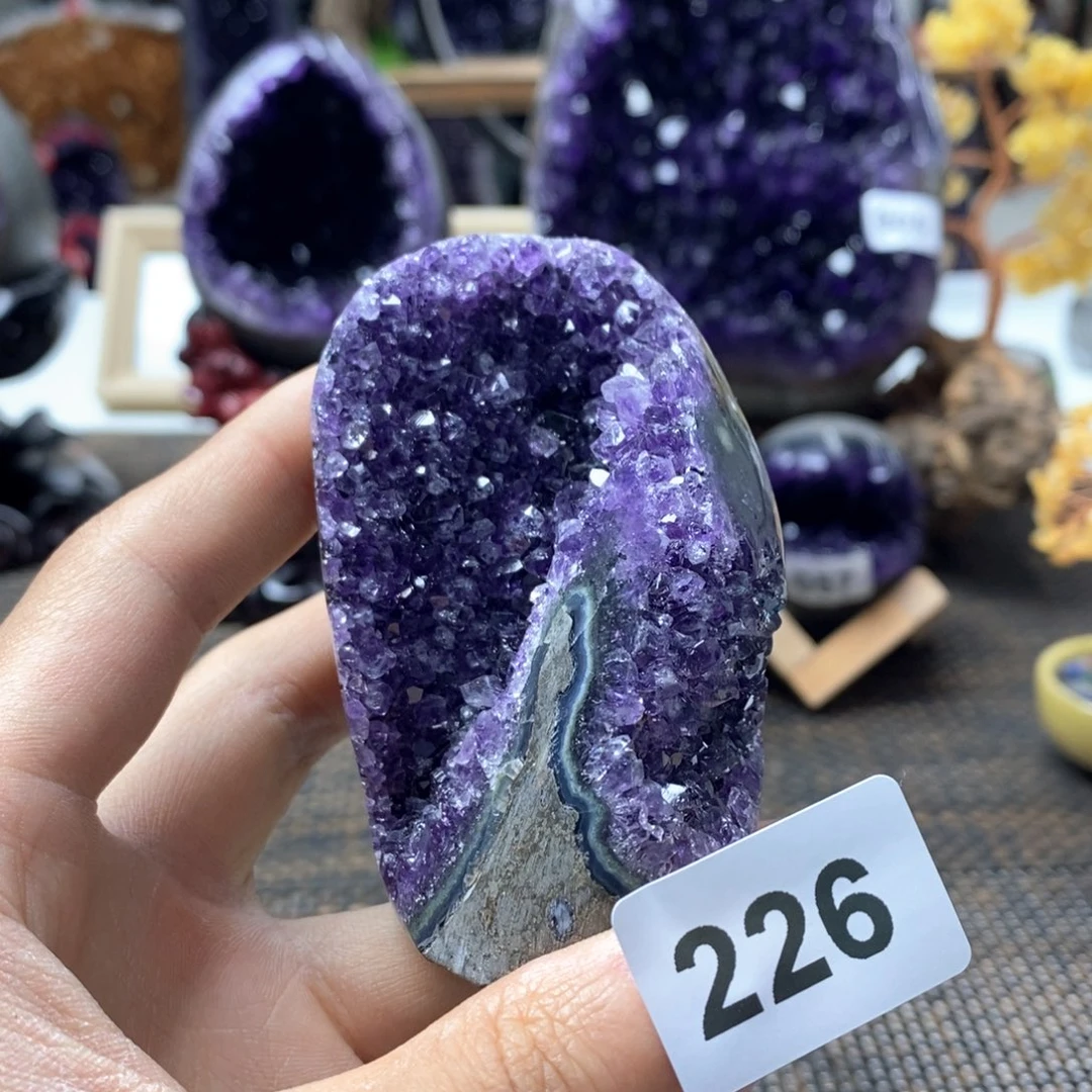 紫晶未镶嵌大型摆件（非配饰）