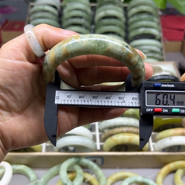 蛇纹石玉未镶嵌手镯80