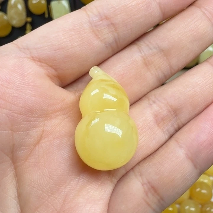 蜜蜡未镶嵌珠宝奇石