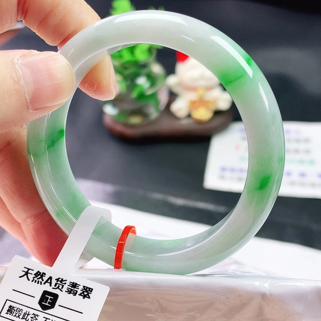 翡翠手镯未镶嵌52圈