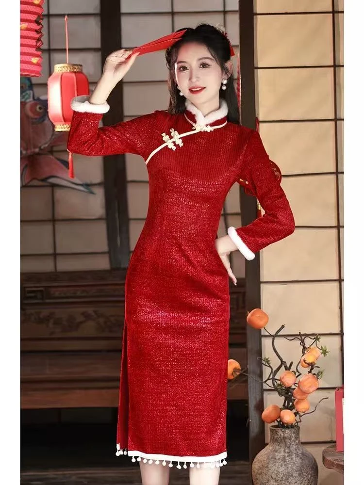 1658 （下摆染色）红色 亮丝 蝴蝶对扣 白毛领 旗袍