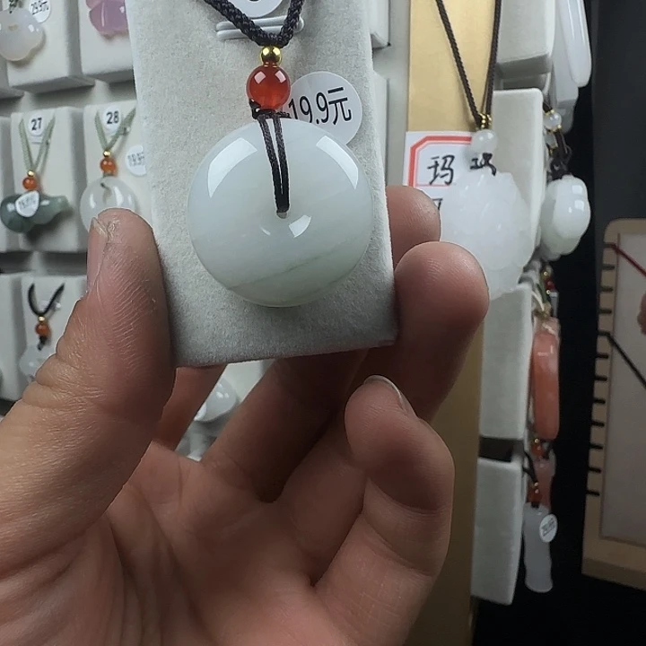 石英质玉未镶嵌颈饰天然玉石吊坠