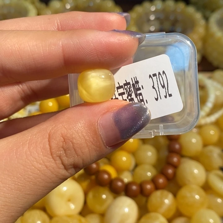 琥珀未镶嵌珠宝奇石3792