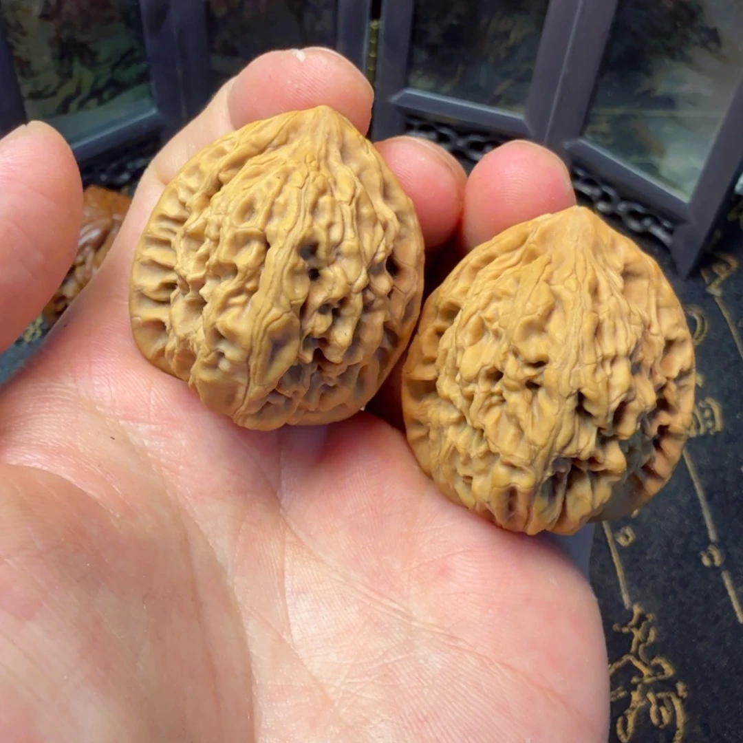 文玩核桃吊坠野核四眼虎头35