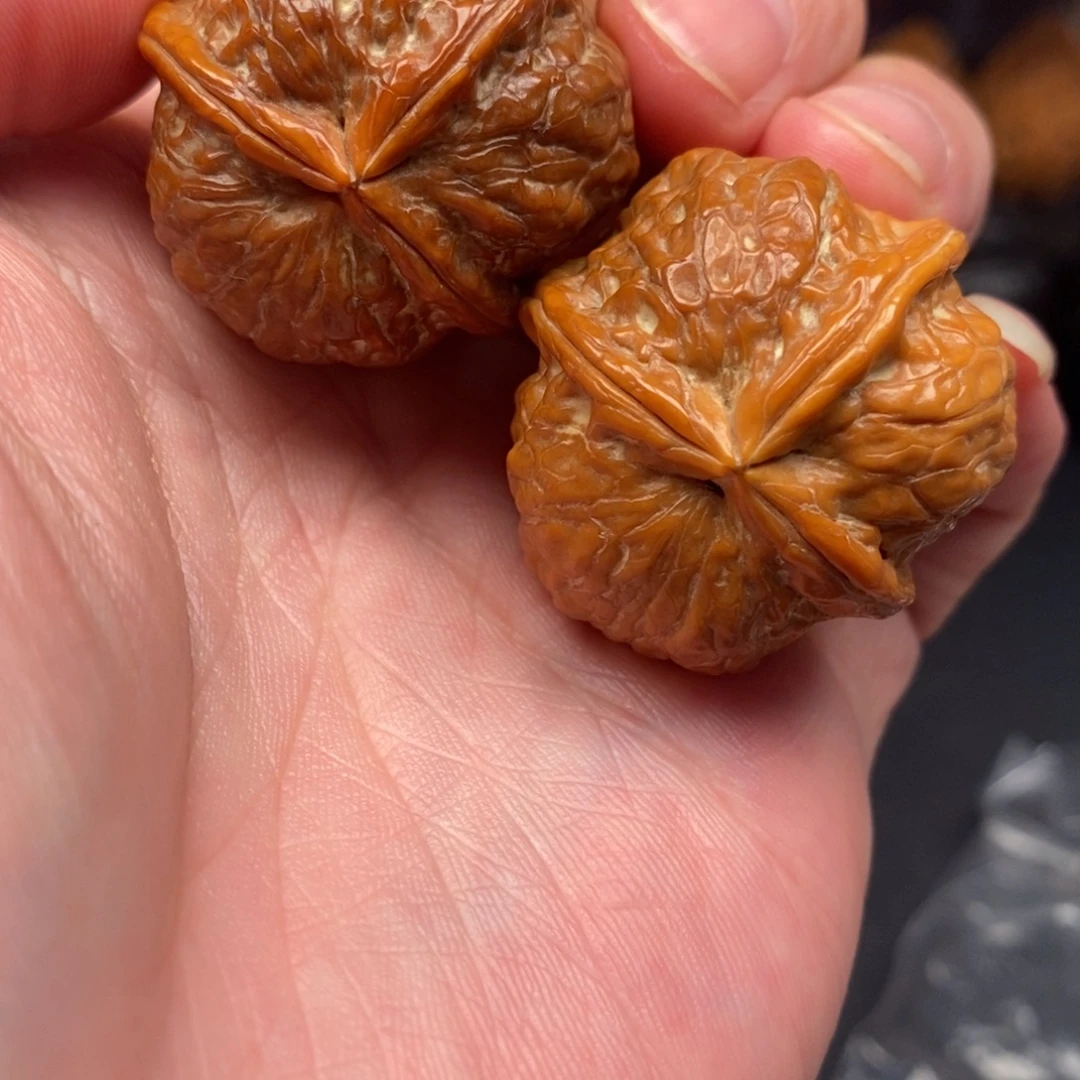 吊坠文玩核桃我在外面吃饭呢