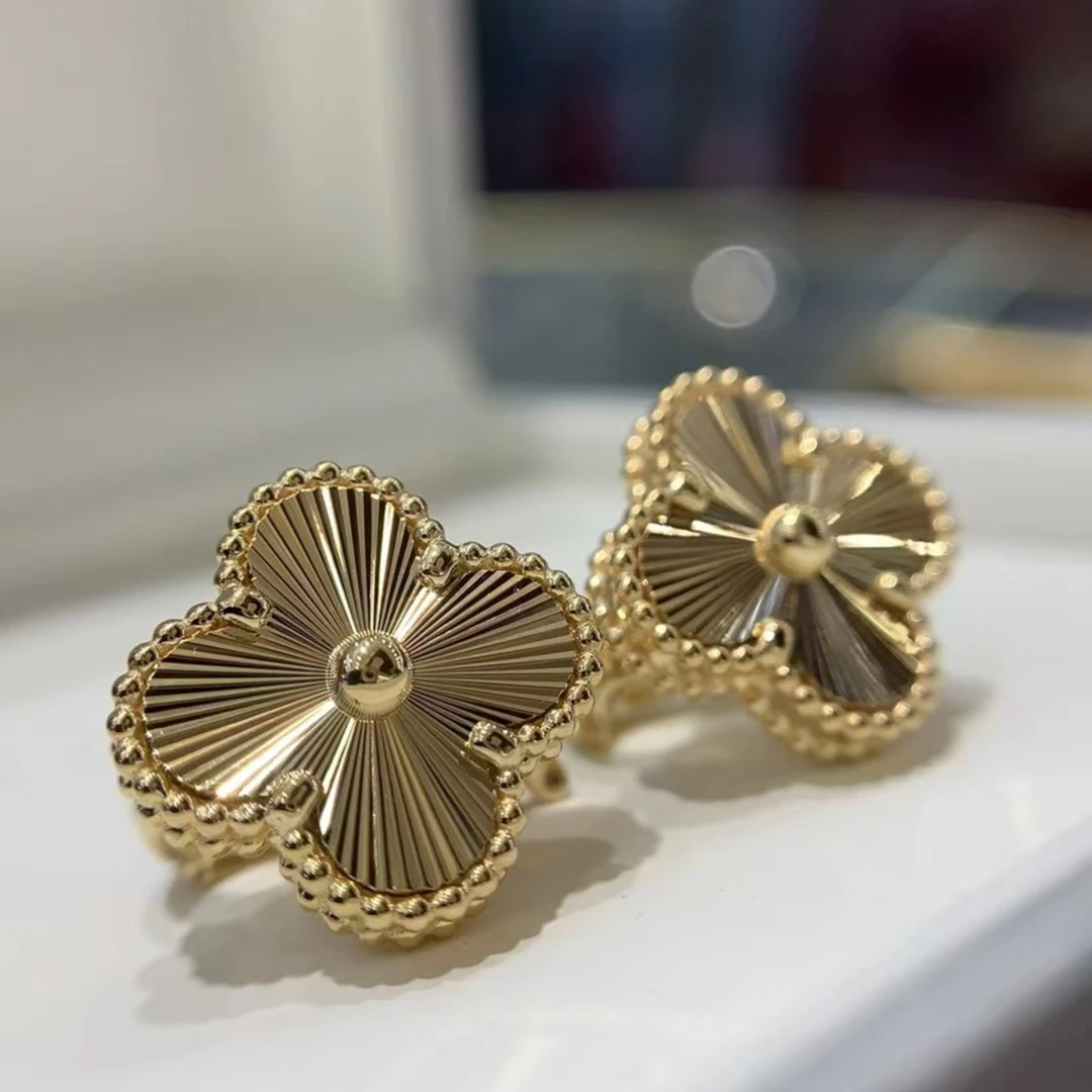 18K金素金镭射四叶草耳扣RZ（多样性发其一）