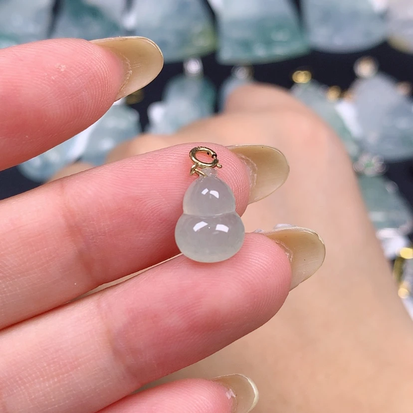 【闪购商品】翡翠18K金镶嵌颈饰葫芦