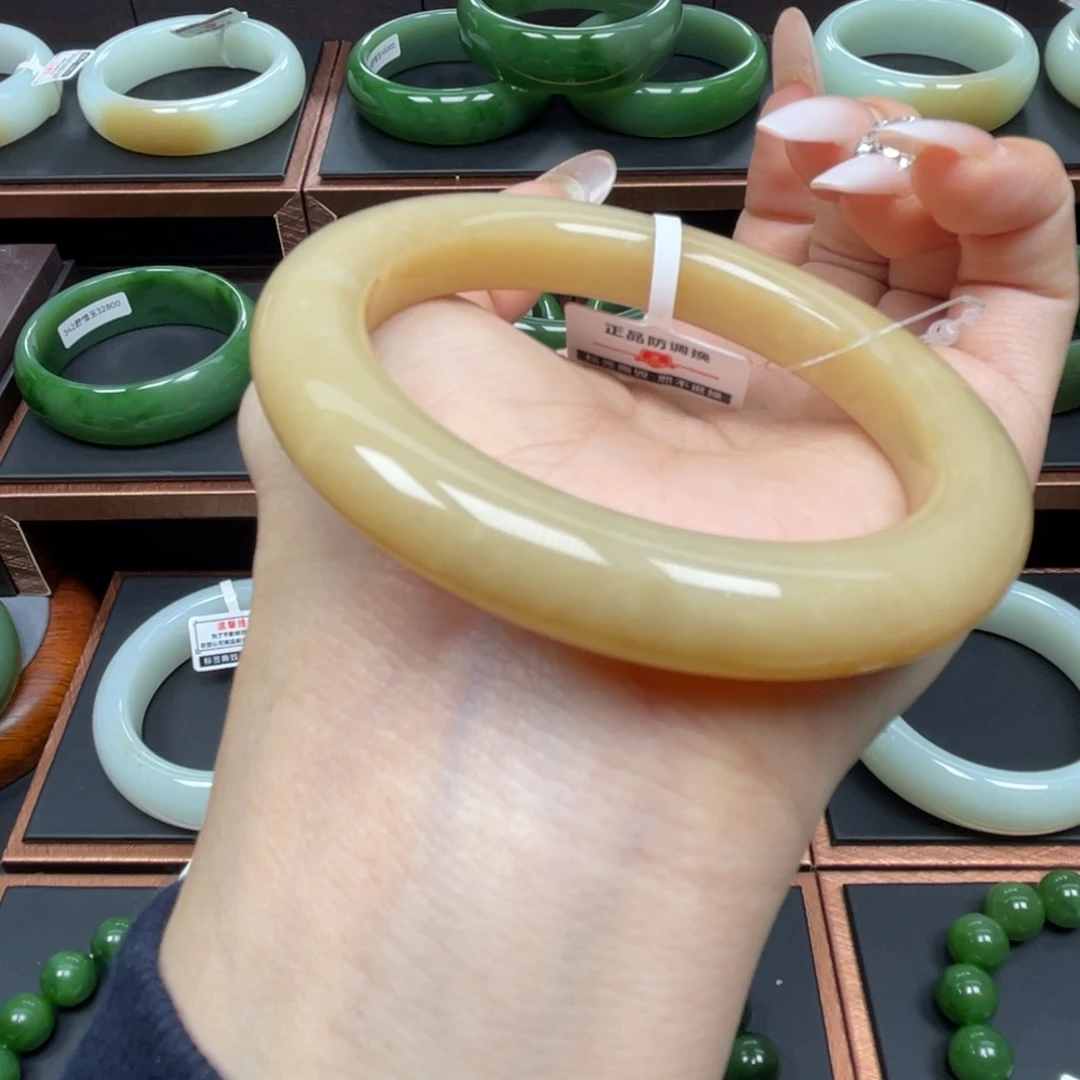 和田玉未镶嵌手镯