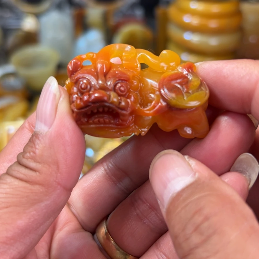 石英质玉（黄龙玉）合金颈饰