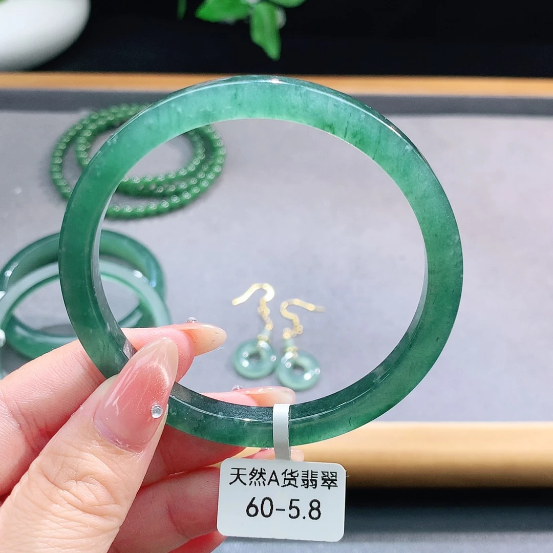 未镶嵌手镯（圆镯）翡翠