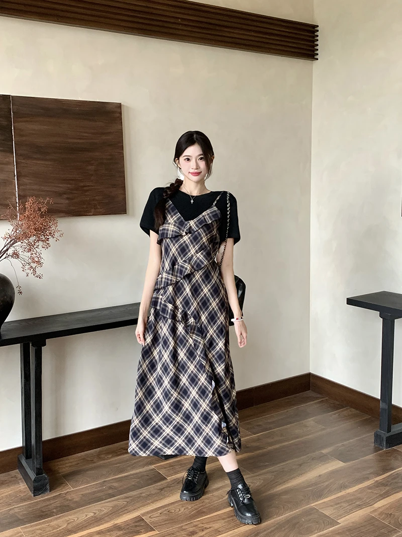 2025新款胖mm大码女休闲拼接假两件格子荷叶边显瘦连衣裙22588