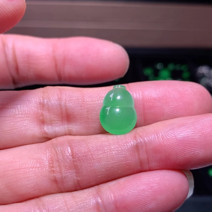 裸石翡翠甜阳绿葫芦