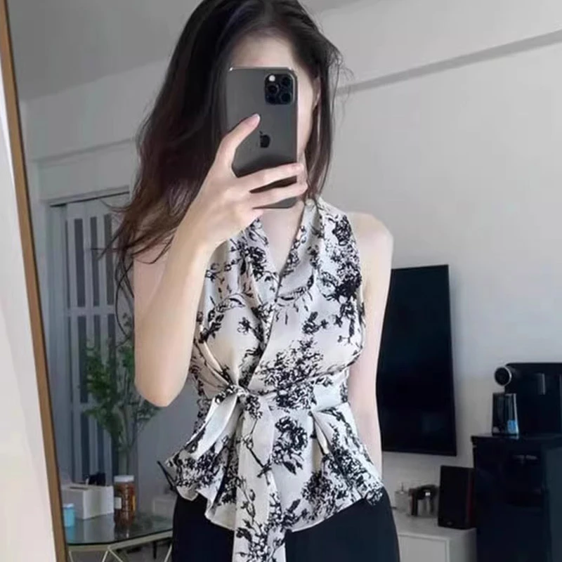 无袖挂脖碎花背心女设计感小众法式别致漂亮小夏