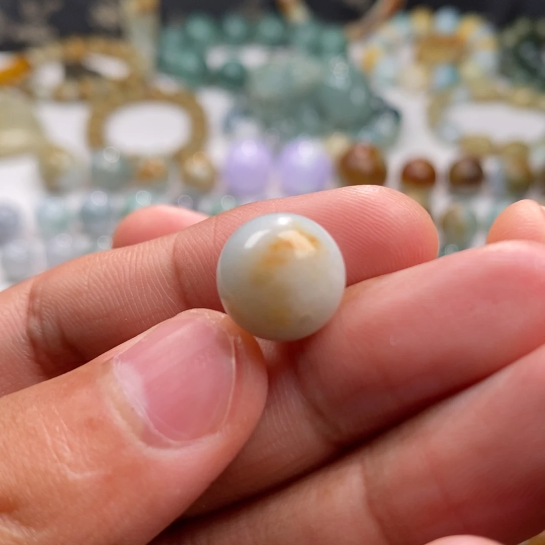 翡翠未镶嵌颈饰桂花糕