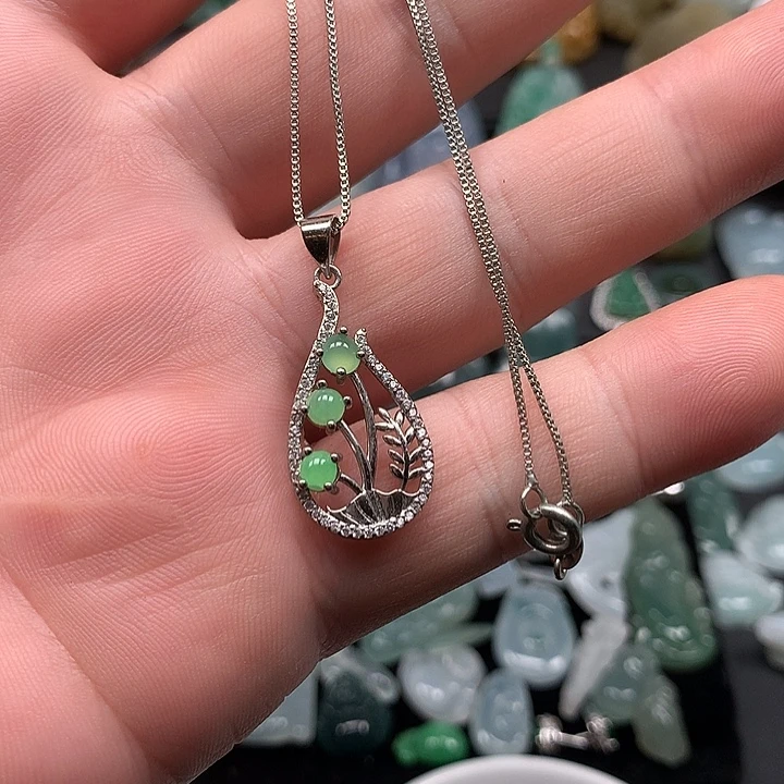 翡翠未镶嵌颈饰翡翠饰品