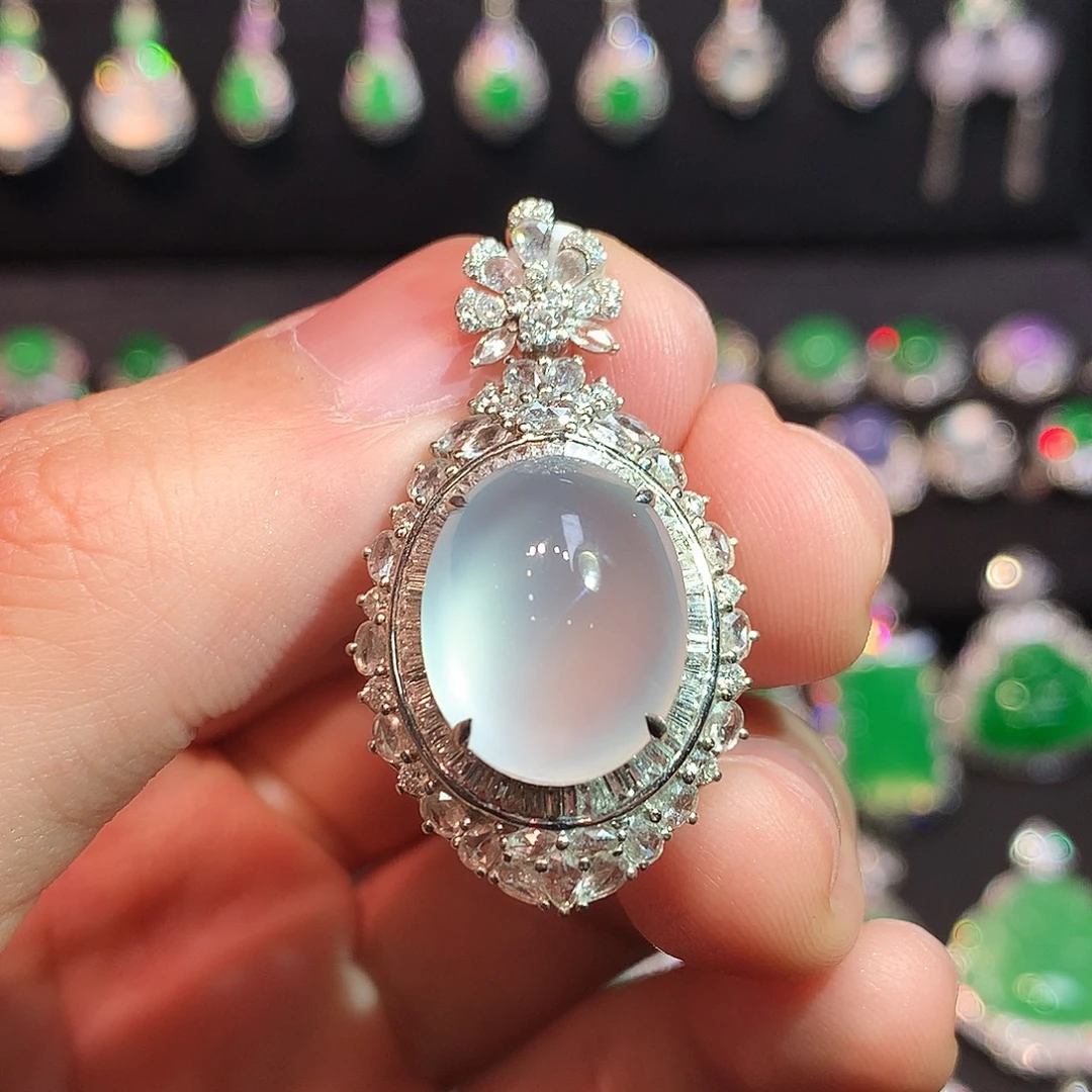 翡翠18K金镶嵌吊坠(赠链)玻璃种茅台白鸽子蛋吊坠