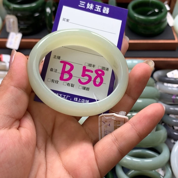 【闪购商品】和田玉手镯未镶嵌W**？