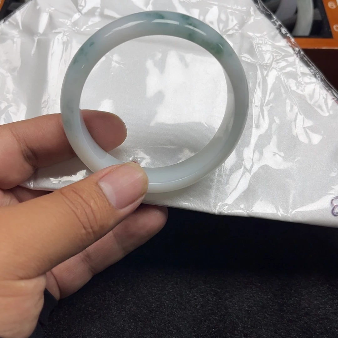 翡翠手镯（贵妃镯）未镶嵌