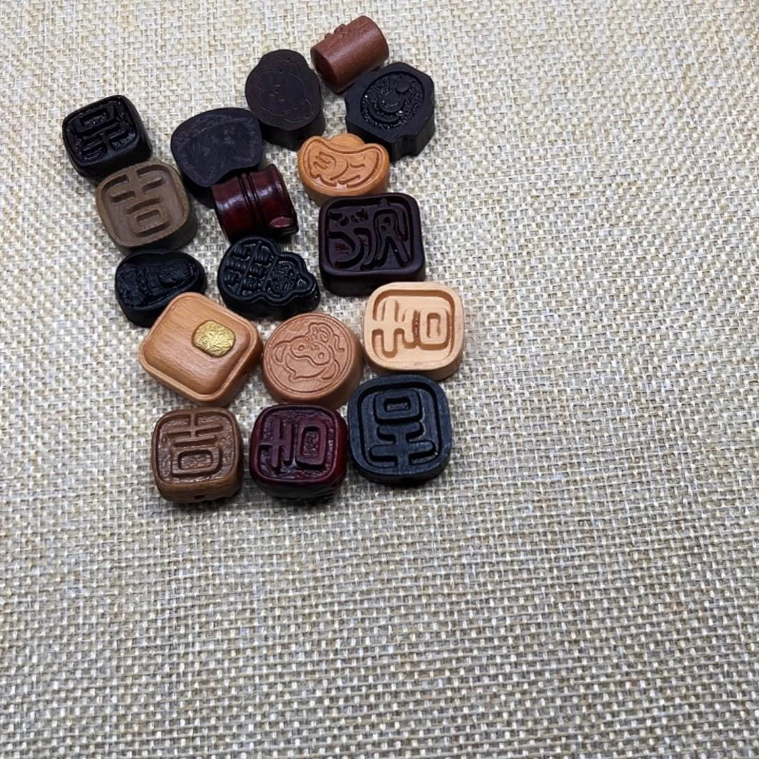 在***珠大叶紫檀（黑酸枝木类）