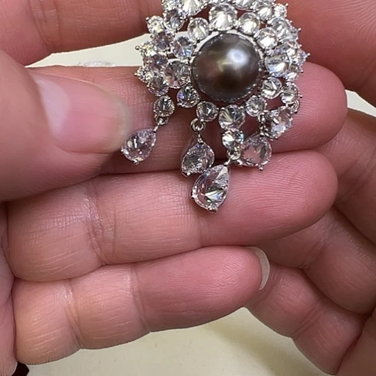 未镶嵌海水珍珠胸针