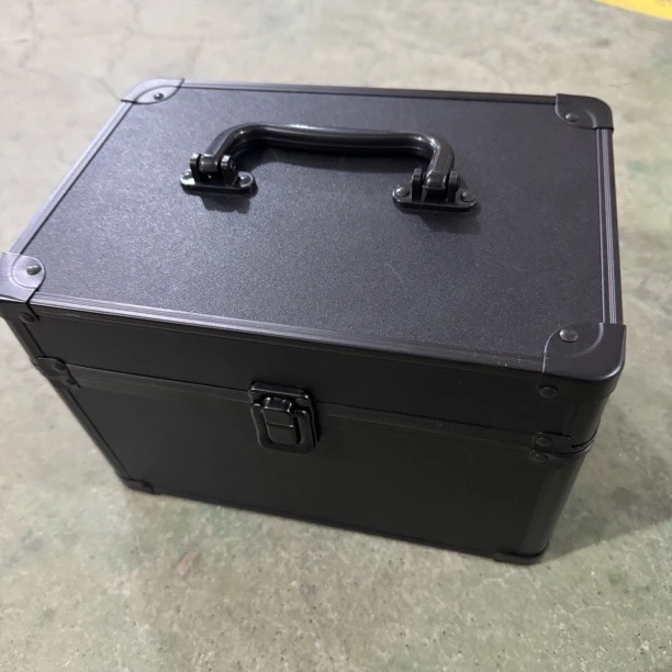 (黑色彩色)高档定做箱子一个