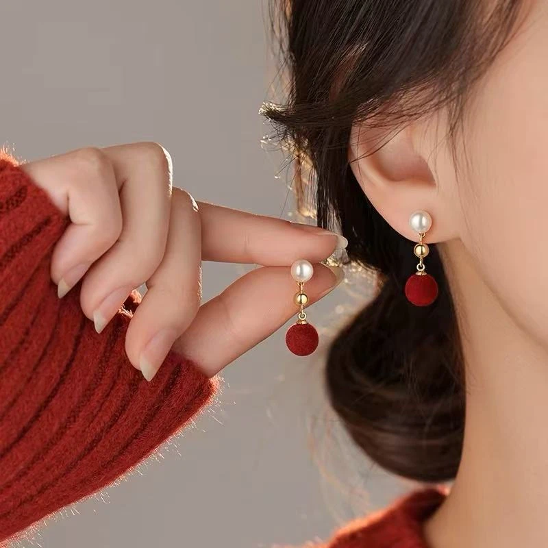 新年红绒球耳钉本命年红色女2025新年耳环轻奢高级感过年百搭耳饰