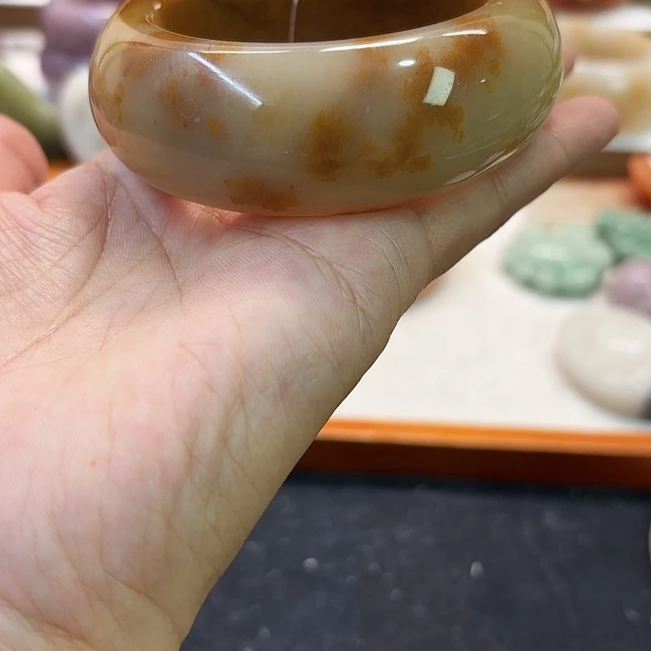 石英岩玉未镶嵌手镯