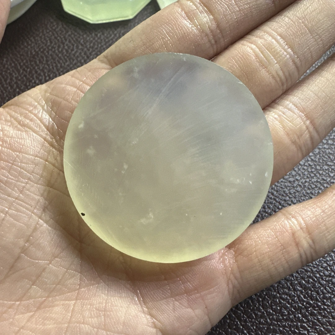 天然岫玉雕刻山鬼花钱定制，45mm直径，7.5mm厚