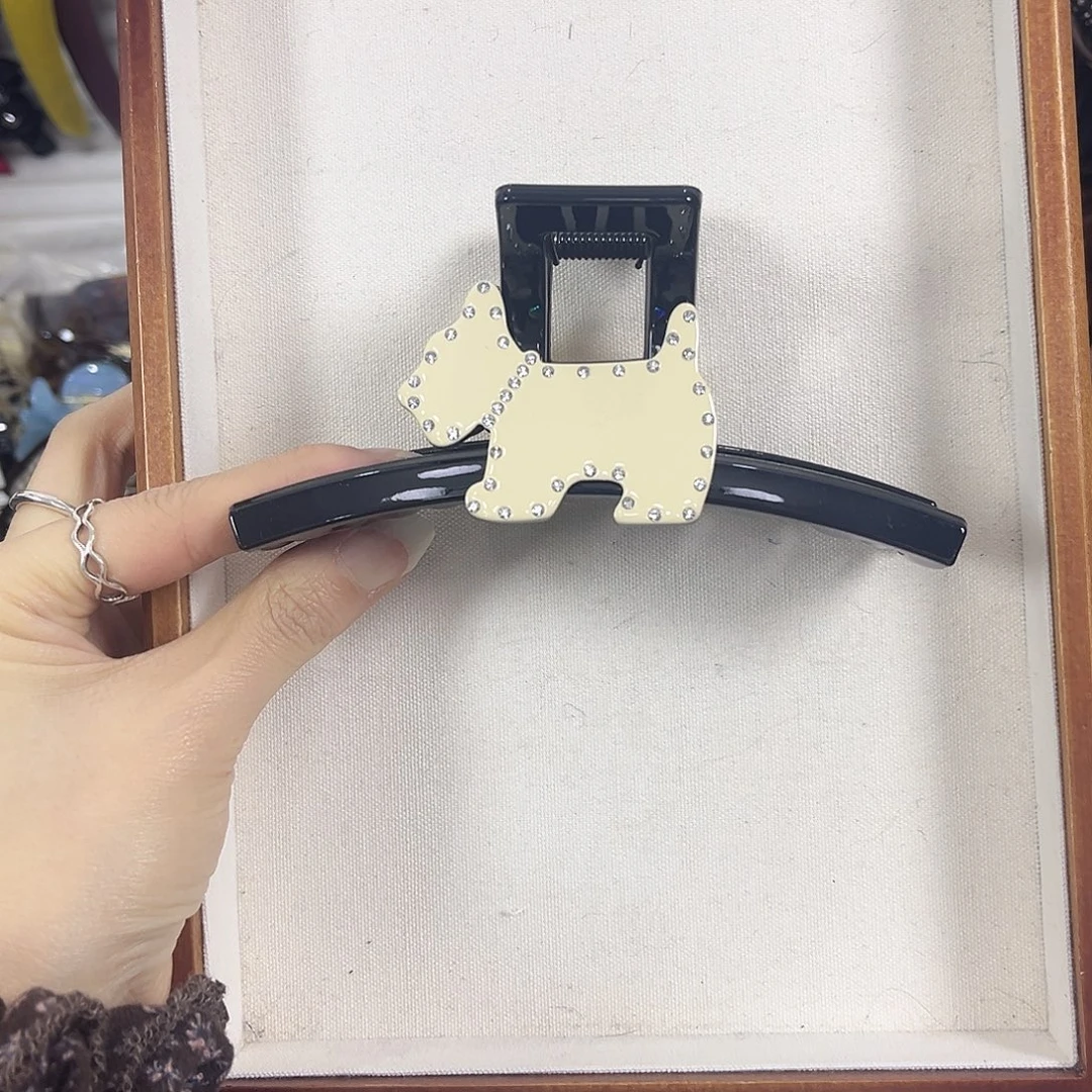 布艺非金属米白狗狗大抓