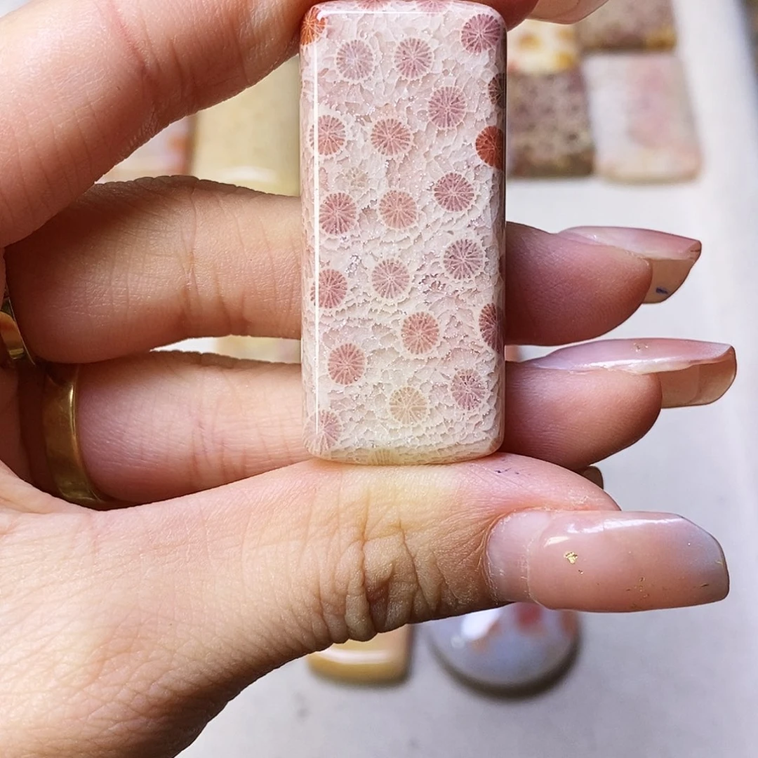 合金颈饰硅化玉伊*