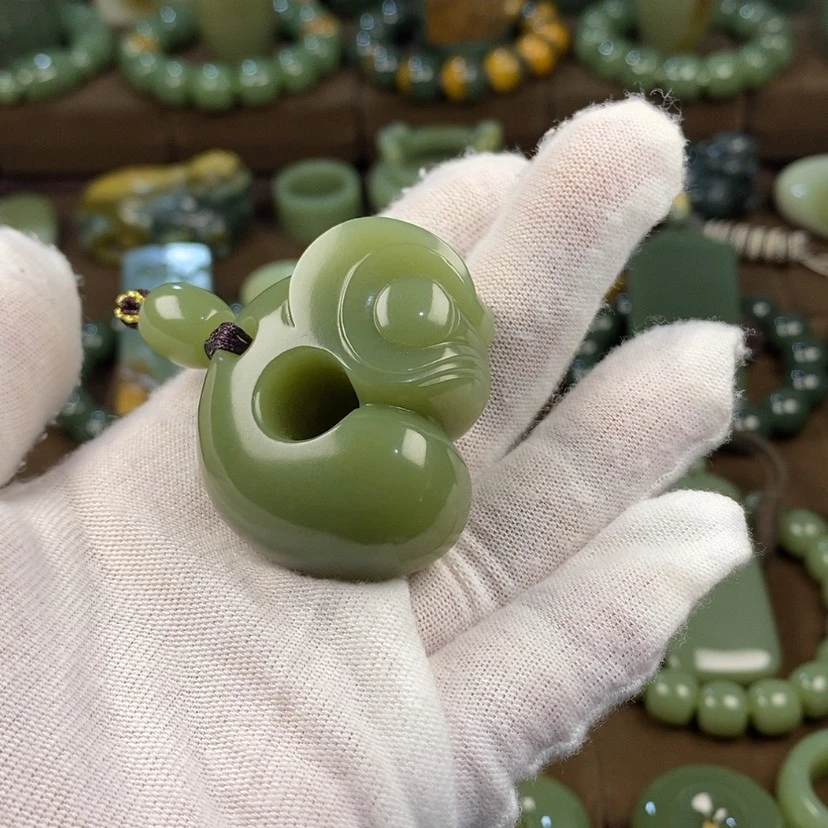 【闪购商品】颈饰未镶嵌岫岩老玉（透闪石质玉）