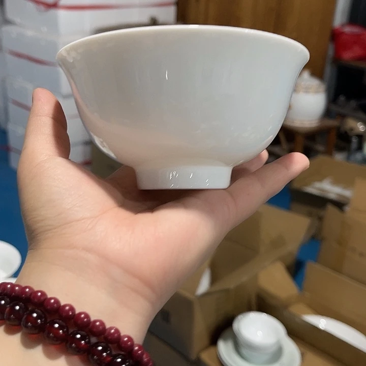 瓷片云白4.75英寸米饭碗六个，带标款