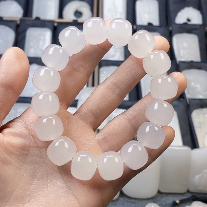 石英质玉（金丝玉）颈饰未镶嵌瑾***新疆金丝玉双面雕刻