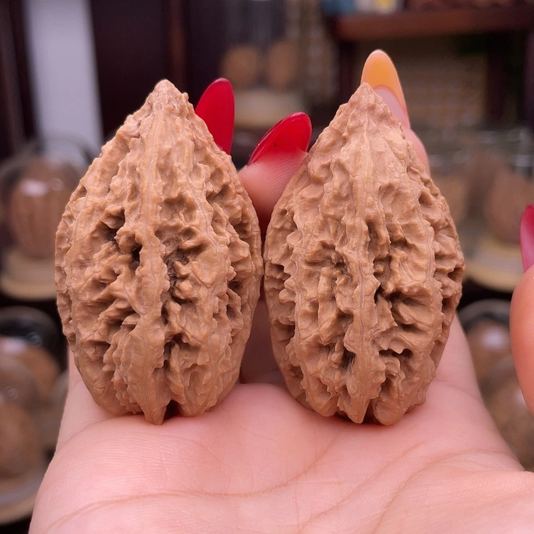 文玩核桃吊坠大蚂蚁纹