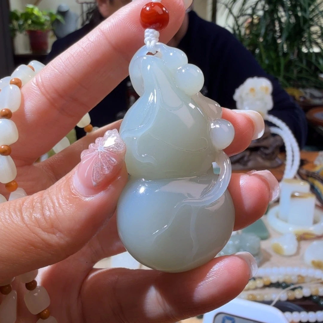 和田玉挂件未镶嵌美***姐