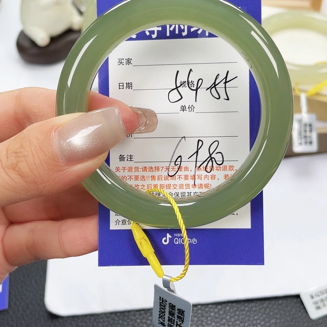 和田玉未镶嵌手镯