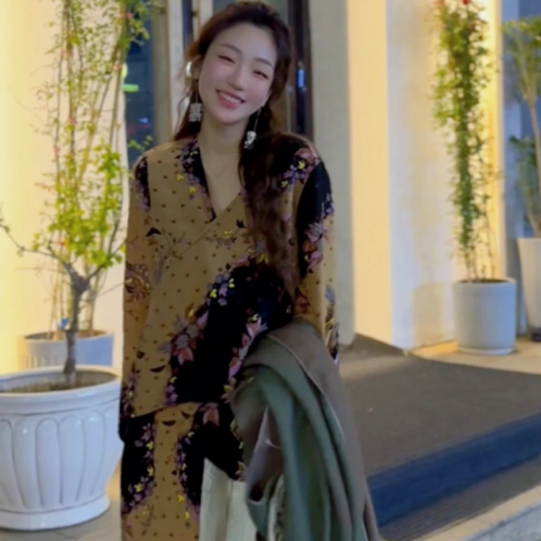 1292篱君夏季新款国风印花复古不规则上衣新中式v领气质打底衫