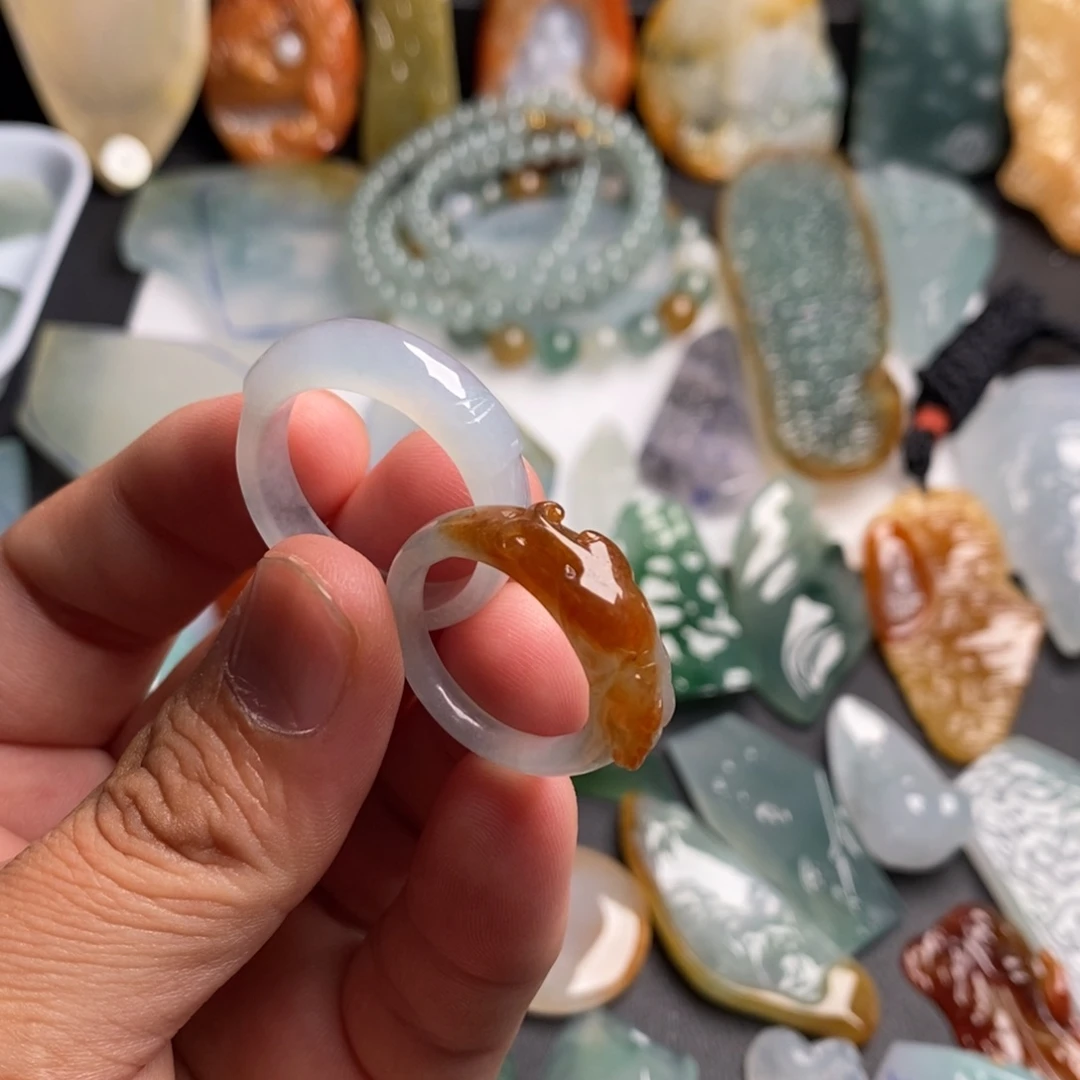 翡翠未镶嵌颈饰戒圈