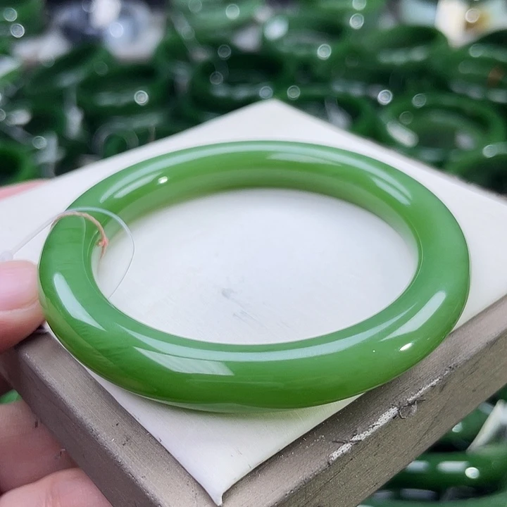 未镶嵌手镯和田玉（碧玉）