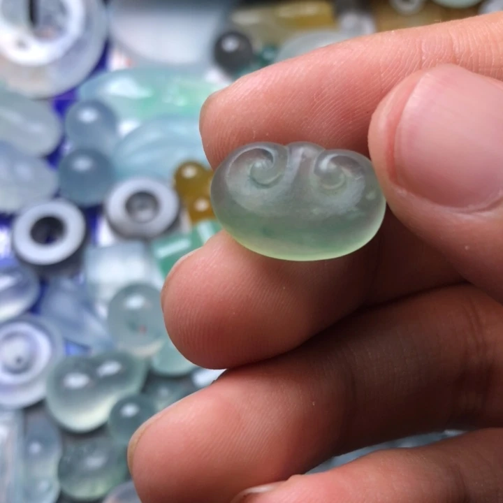 定制翡翠未镶嵌挂件