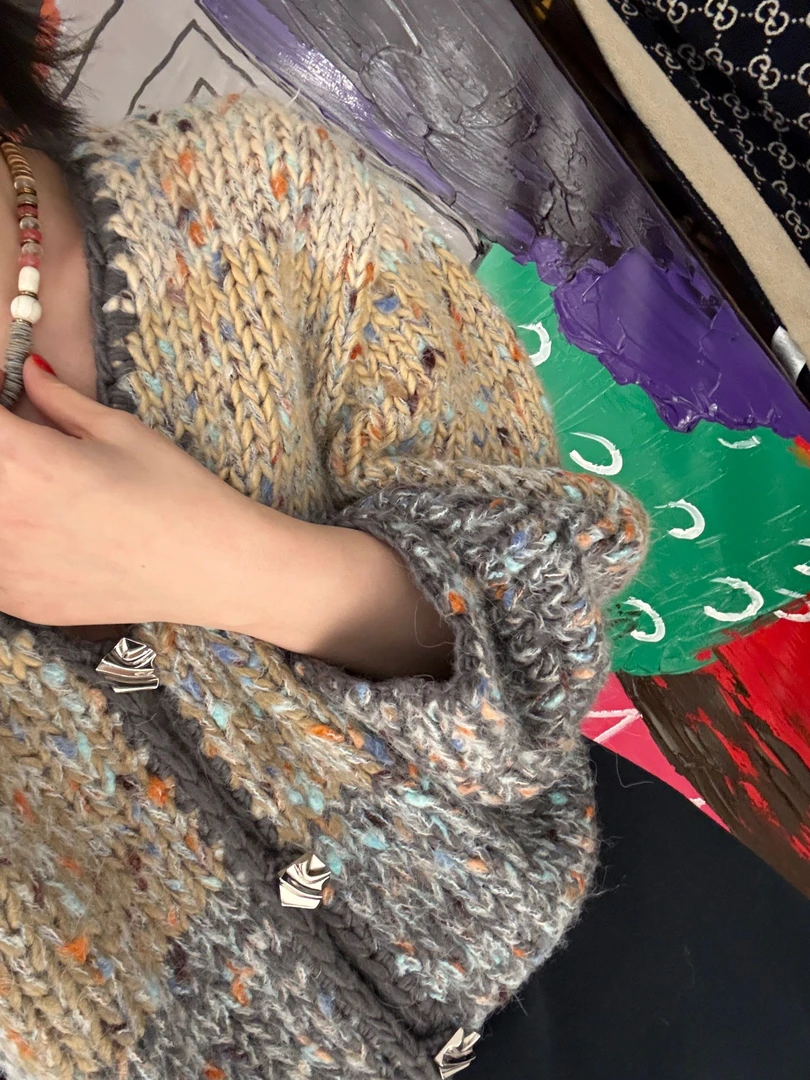 V领混色短款针织开衫   J24M553