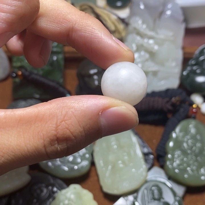 和田玉未镶嵌珠宝奇石