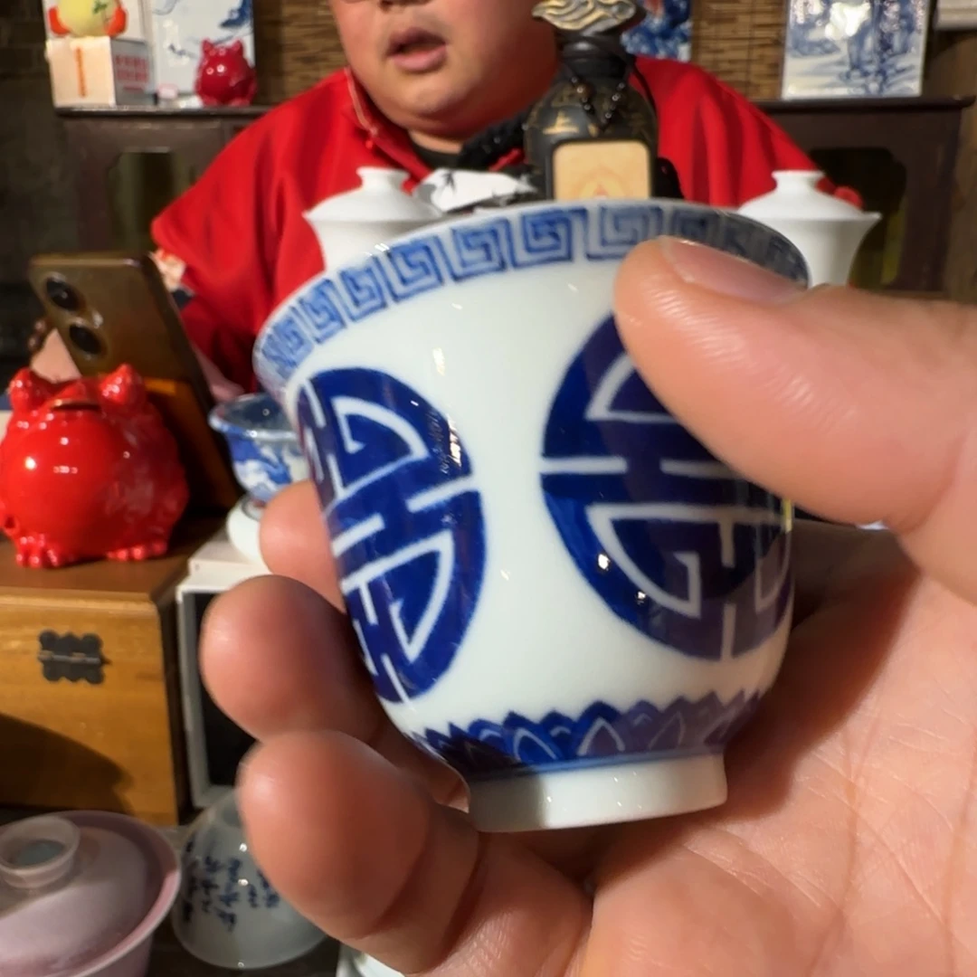 瓷青花万子铃铛杯