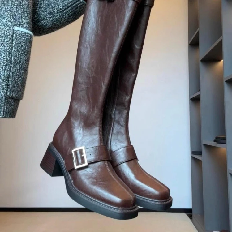 2025新款复古皮带扣不过膝长筒骑士靴女个性时尚软皮侧拉链高筒靴