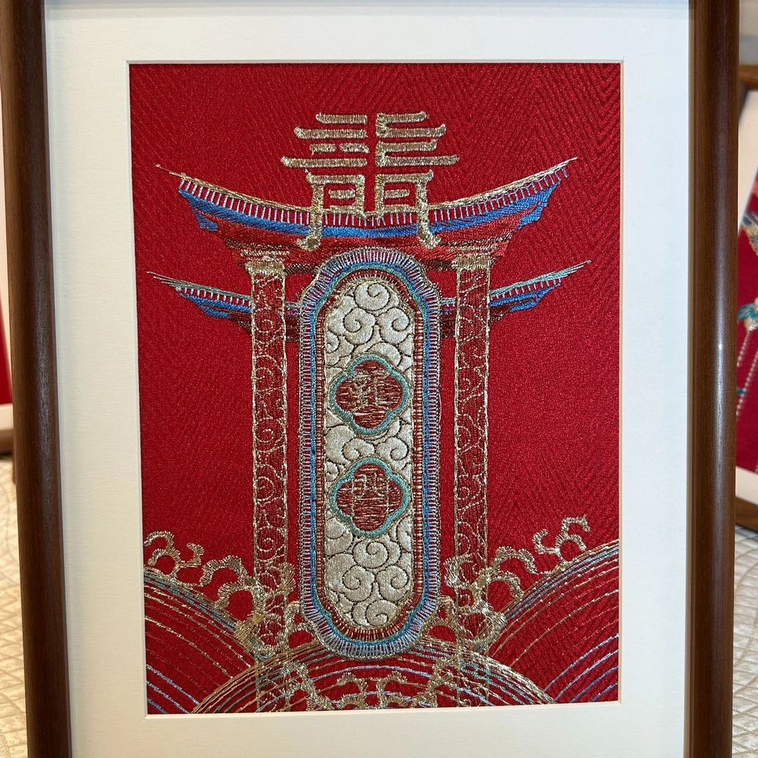 《鱼跃龙门》实木框刺绣画摆台画