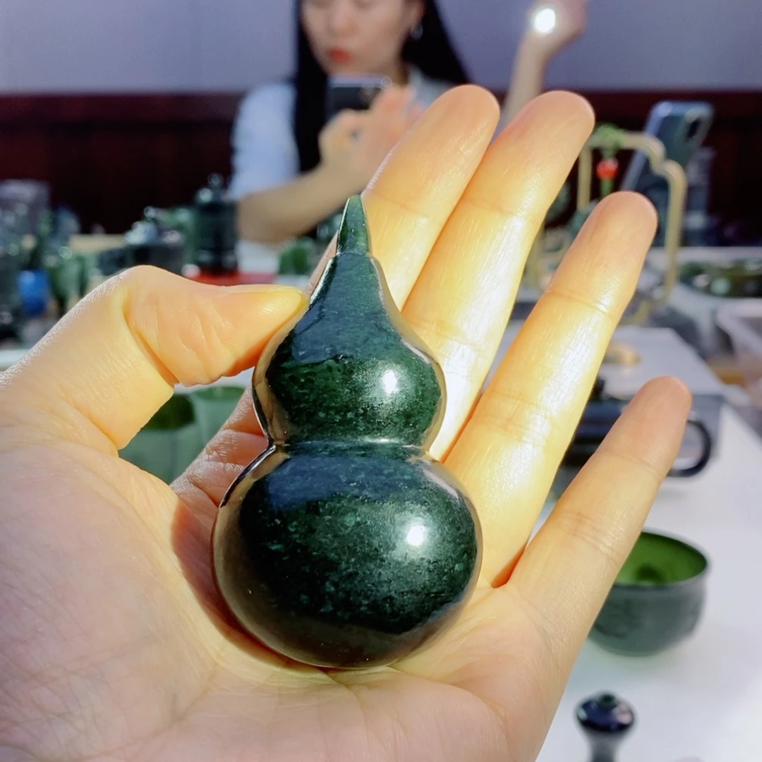 未镶嵌和田玉（青玉）摆件