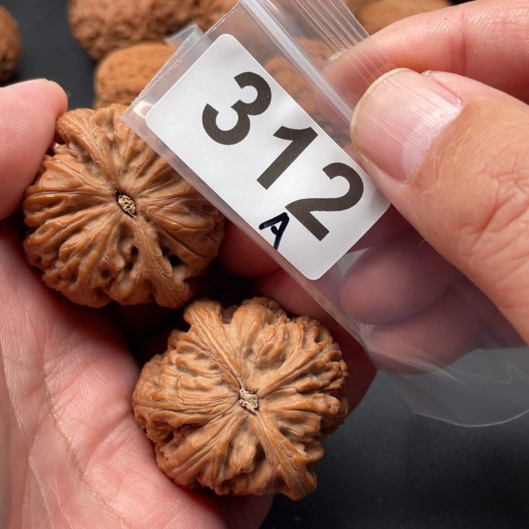 吊坠文玩核桃?****?粗筋43