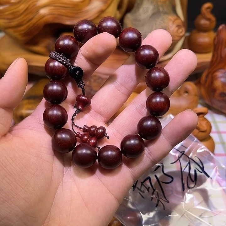 鄭***鞋柏木（崖柏）陈化老料手串把件