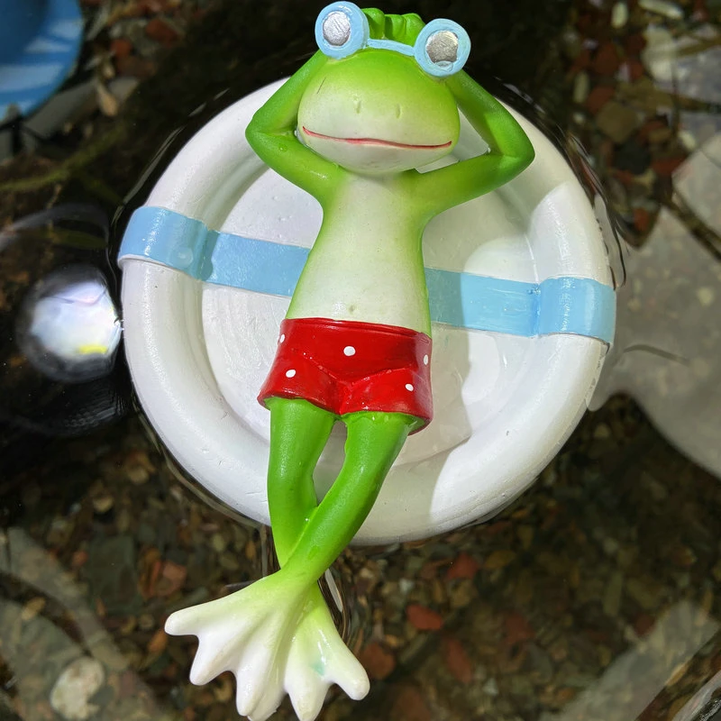 可爱泳圈青蛙摆件